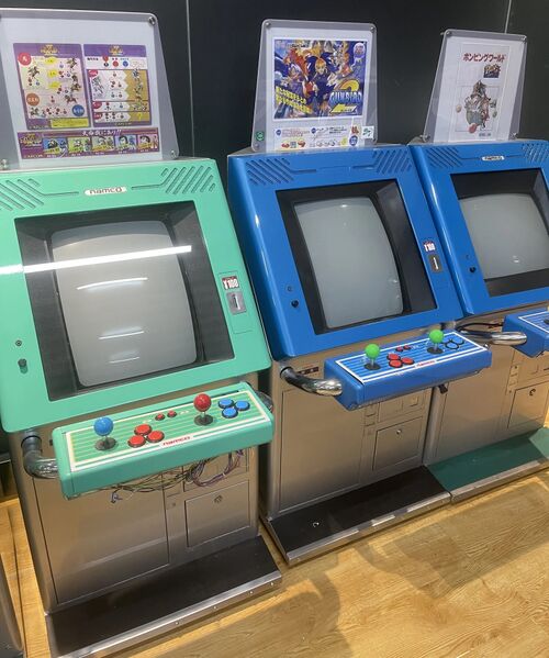 File:Namco consolette 18 tate green & blue.jpg