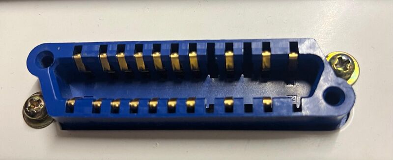 File:QR-P-24S Connector.jpeg