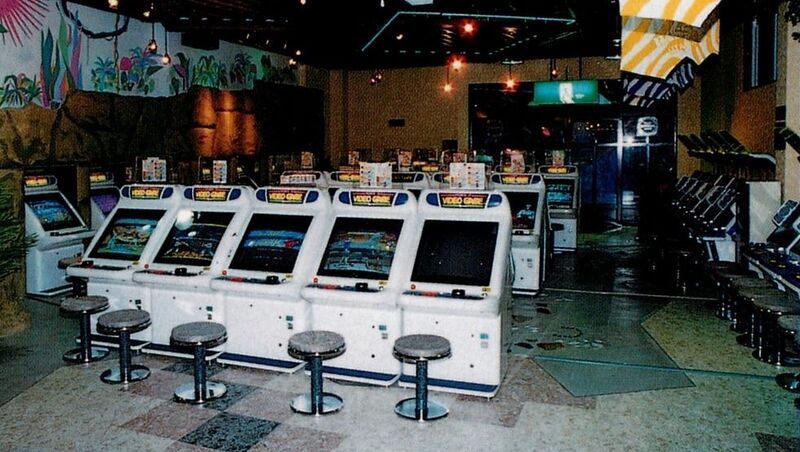 File:Jaleco pony mk4 & taito egret 29 prototype cabs demoed at passca entertainment square (osaka 1993).jpg